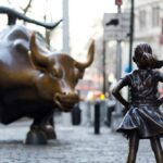 ニューヨーク証券取引所前に設置された「Fearless Girl(恐れ知らずの少女)」像